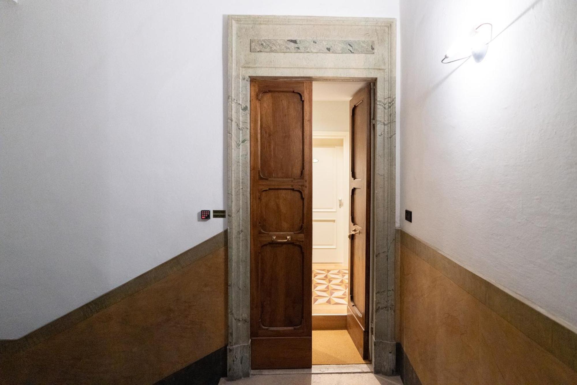 Отель Palazzo Biasini By Postcardsfrom Верона Экстерьер фото